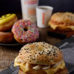 Tem novidade no cardápio Dunkin’: Bagel em quatro sabores